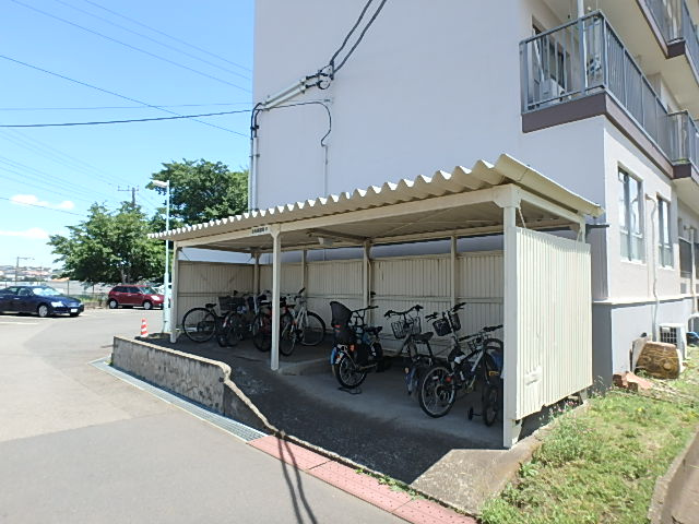 棟の横にある駐輪場