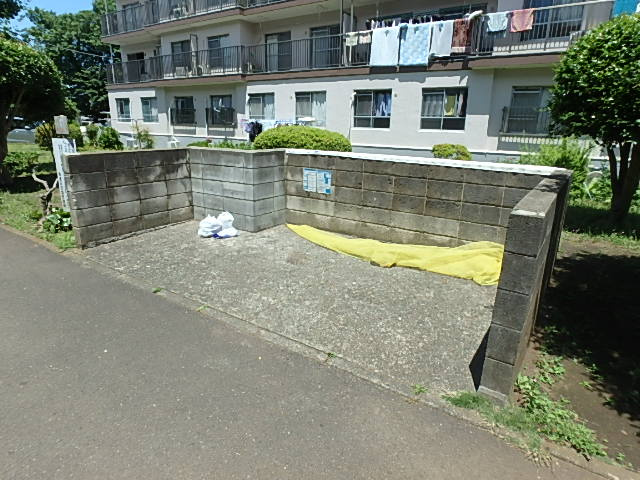 敷地内ごみ置き場