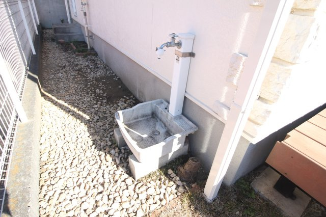 園芸をされる方には嬉しい、お庭に水栓が付いております。