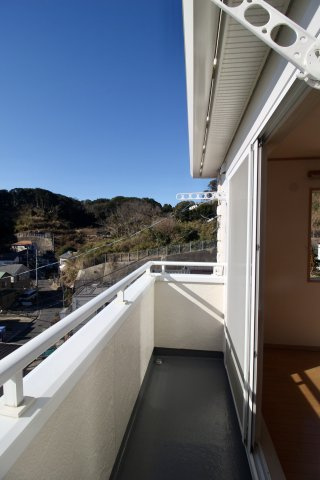 大空から一日中、太陽の日差しを受け、お洗濯物も一日2回転くらいできそうです。