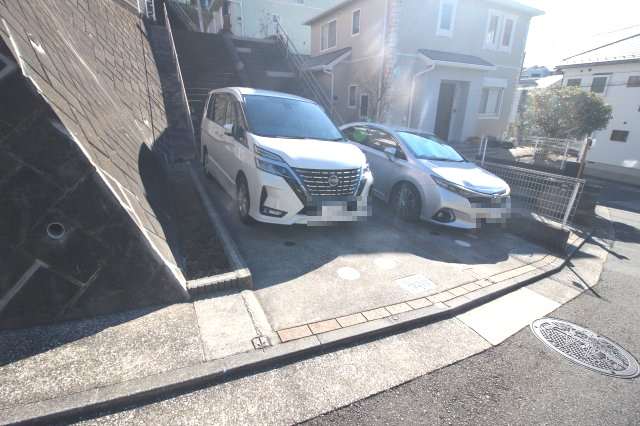 カースペースは、ファミリーカーを入れても少し余裕がございますので、自転車やバイクも置くことができます。