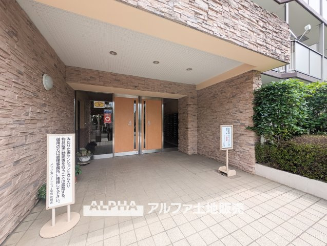 Entrance】　◆エントランス◆住まいの第一印象をつくる共用スペース。毎日の行き帰りや来客を迎える、マンションの大切な空間です。　