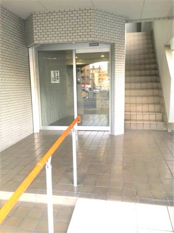 落ち着いたエントランスです