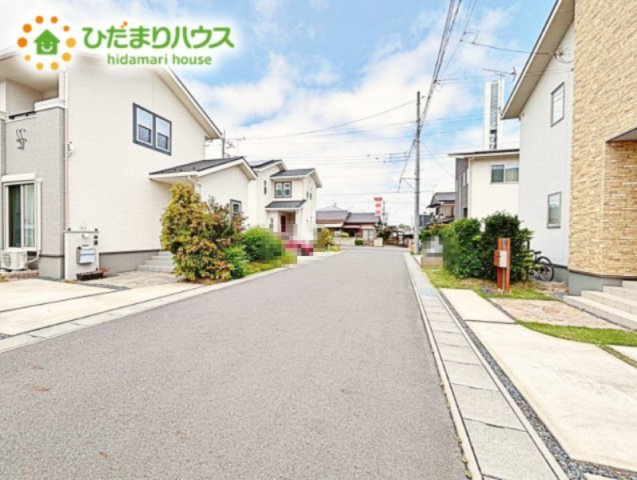閑静な住宅地なので、幹線道路や大通りに面していないので大型車が通ることが少なく静かです。
