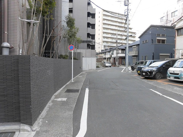 前面道路の交通状況や駐車場への出入りなど実際に現地でご確認ください。