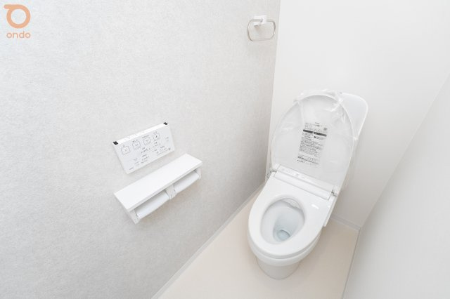 【ondo建物プラン例／トイレ】落ち着いた内装でまとめたトイレ。毎日使う場所だからこそ、使いやすさにも配慮しています。
