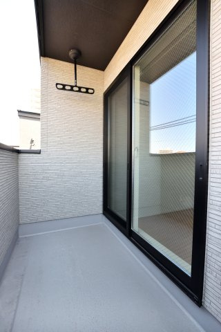 洋室直結の3階バルコニーで外干しもラクラク♪