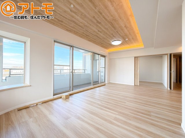 日当たりのよいリビングは、一年を通してぽかぽかとしています。家族が自然と集まる空間になりそうですね♪