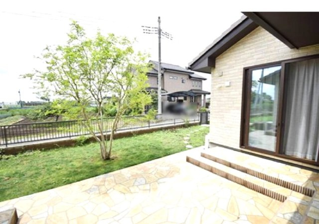 広い庭はガーデニングやバーベキュー家庭菜園など休日はのんびり過ごせます