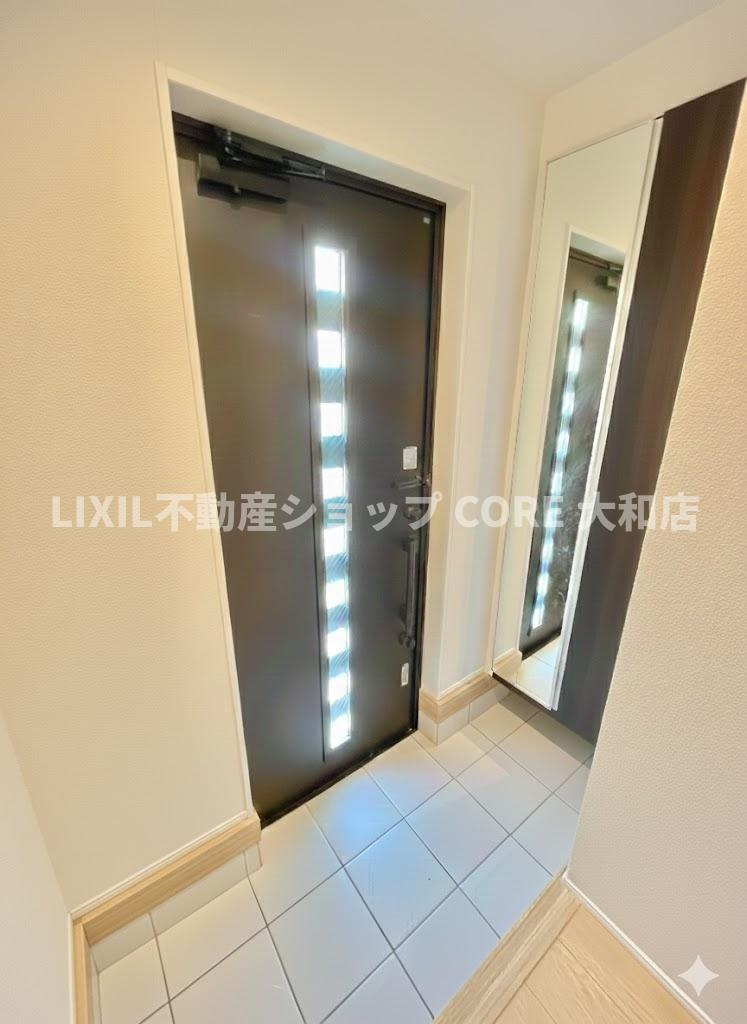 姿見鏡付きの玄関収納