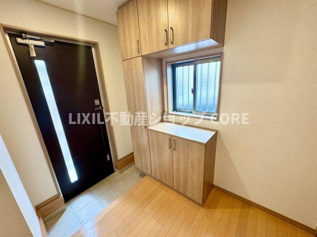 玄関ホールがスッキリ広々としていると帰る時も出ていく時も気持ちが良いものです！　