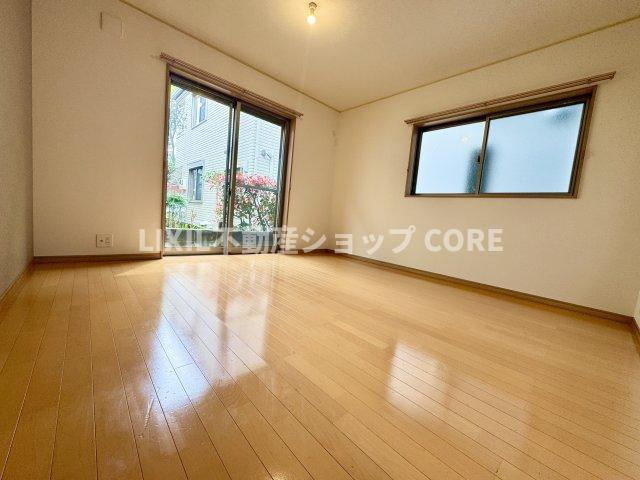 家族と過ごす時間を大切にしたい方にぴったりの明るくゆとりある住空間です。　