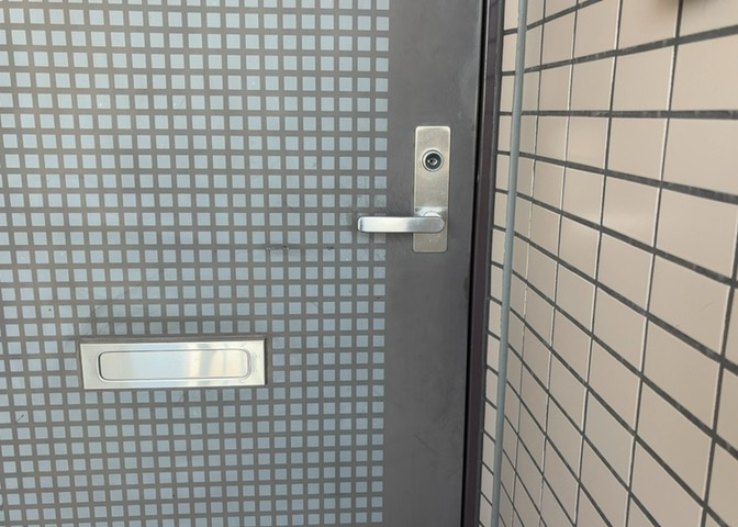 室内の防犯設備もチェックしましょう！モニター付きインターホンが設置されているか、防犯シャッターが設備されているか、ベランダに人が上がってきにくい高さかなどチェックしておくと入居後も安心できるでしょう。