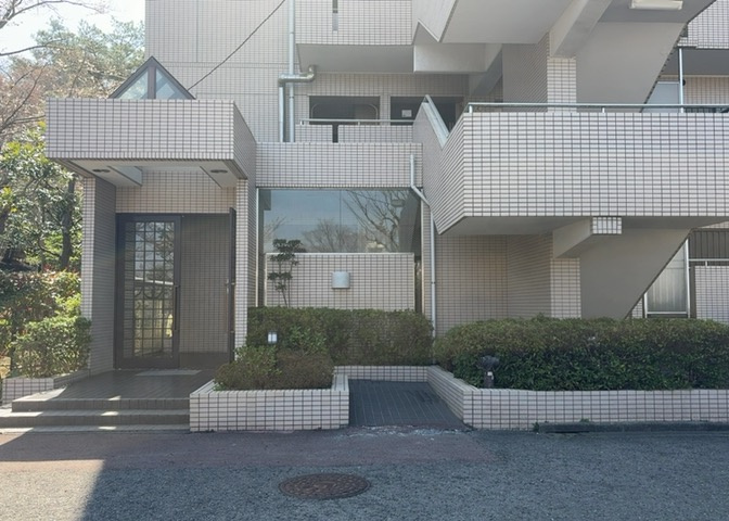 隣家の土地はどうなっているのか、生活利便施設が近くにあるのか、学校まで近いかなど、お客様のライフスタイルにあわせたイメージが重要です。また、近くにあると困る施設が近くにないかも確認するといいでしょう。