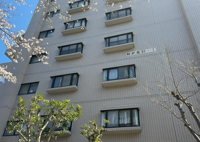 ＲＣ造、Reinforced　Concreteは直訳すると補強されたコンクリートです。主に柱や梁・床・壁が鉄筋とコンクリートで構成おり、鉄筋を組んだ型枠にコンクリートを流し込んで固めたものを指します。