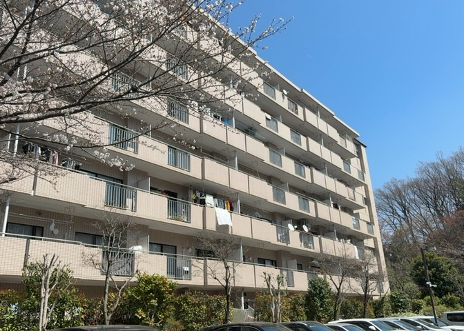 ＳＲＣ造は強度や耐震性の面でもRC造と比べて優れています。そのため、10階建以上の高層または超高層マンションなどの建築にも多く採用されています。柱や梁などのサイズが小さくても高い耐震性を確保できます。