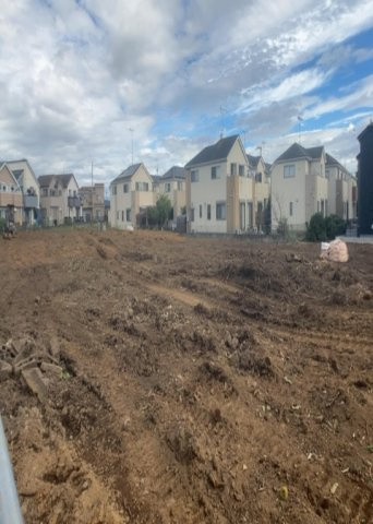 土地を買う際、住む地域の自治体や福祉の補助制度にも注目してみましょう。子供や老人の医療補助やゴミ出しのルールなど、自治体によってルールに大きな違いがあるため、暮らしやすい土地で判断するとよいでしょう。