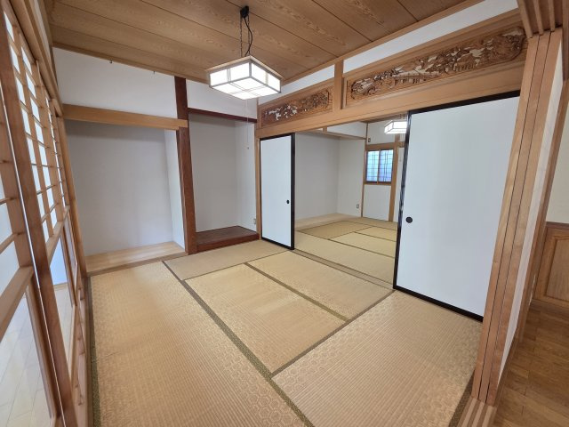 1階南西6帖の和室。