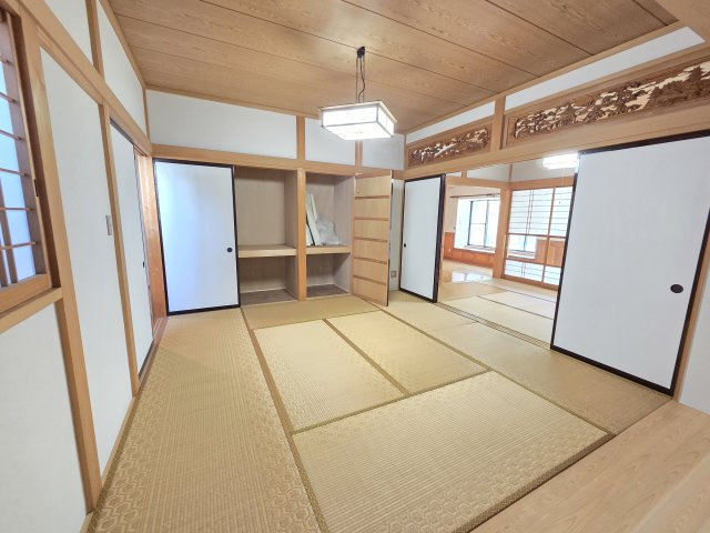 1階北西8帖の和室。