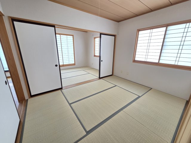 2階北西側6帖の和室です。