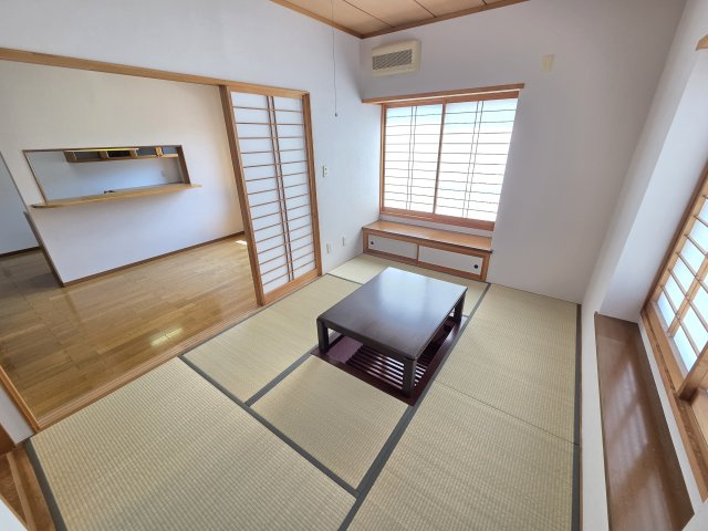 ダイニングキッチン横の和室です。ご家族の今としてもご利用できます！