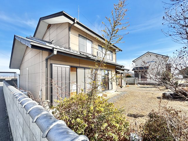■外観｜外壁・植物のおかげでプライベートが守られます。