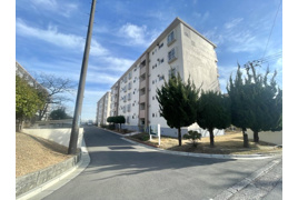  静けさを手に入れる暮らし 馬堀台団地11号棟の外観