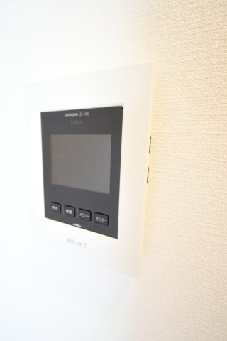インターホンはモニター付きで安心です♪