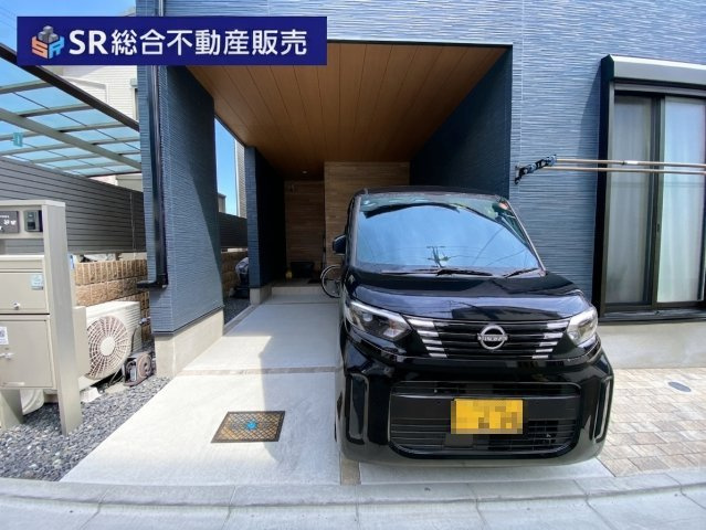 駐車スペースは1台分のビルトインガレージ有！自転車・バイクも置けます。