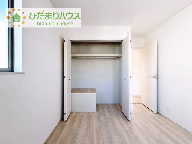 ハンガーパイプ付でお洋服の出し入れもラクラクです！