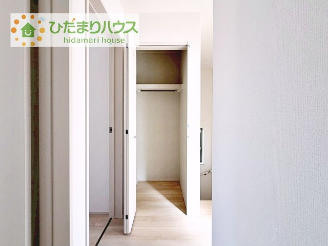 家族みんなで共同で使える便利な廊下収納！