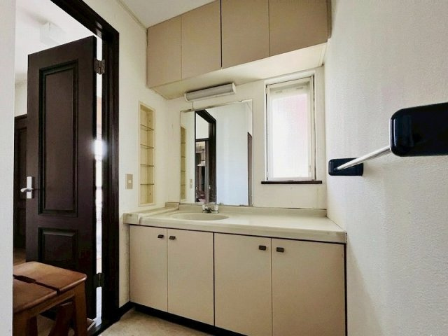 広々洗面所で朝の身支度も快適