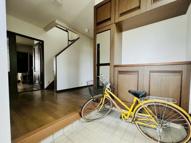 家族を迎えるゆとりある玄関ホール