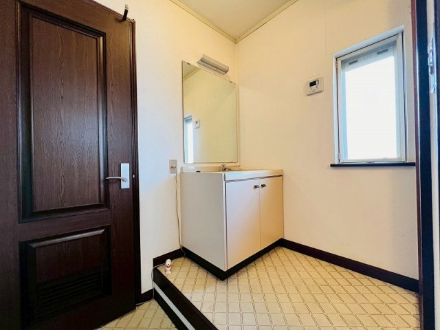 二階にも洗面台を設置、忙しい朝も安心