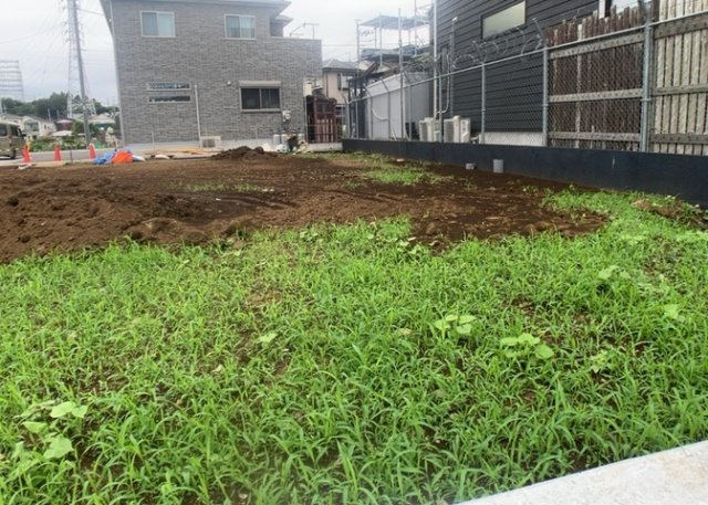 土地を買う際、住む地域の自治体や福祉の補助制度にも注目してみましょう。子供や老人の医療補助やゴミ出しのルールなど、自治体によってルールに大きな違いがあるため、暮らしやすい土地で判断するとよいでしょう。