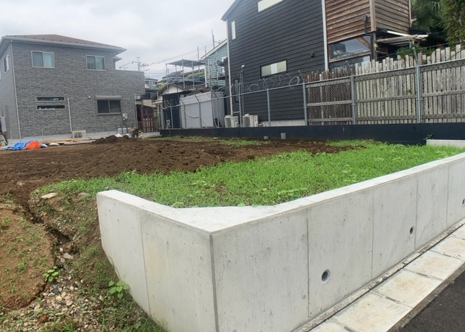 販売されている全ての土地が、宅地用の土地であるとは限りません。都市計画法に基づき、基本的に住宅を建てることができるのは土地計画区であることに加え、市街化区域として定められている地域のみとなっています。