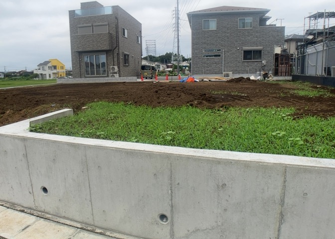家を建てる前提で土地を探している場合、地盤の丈夫さは譲れない条件の一つです。地盤が脆弱だと追加工事が必要となります。また、過去に地盤沈下や液状化現象を起こした土地は、できるだけ避けた方がいいでしょう。