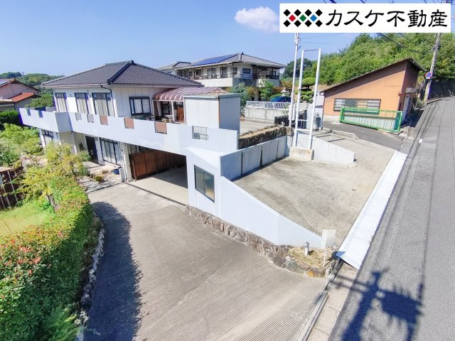 車通りも少なく落ち着いて駐車できます
