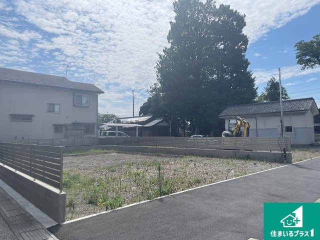 周辺は落ち着いた街並みの住宅地！子育てがしやすい住環境です！まだ未完成ですが、現地でしかわからない事もございます。是非一度ご覧ください。