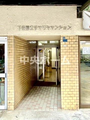 【エントランス】マンションのエントランスは、その物件の印象を決める、顔とも言える場所です。毎日通る場所ですからきれいなのが一番です。