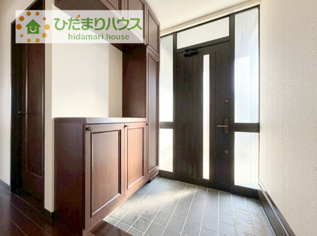 スニーカーマニアも納得の天井まであるシューズボックス!(^^)!