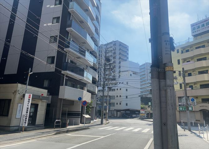 眺望の良さを楽しめるダイニングキッチンで家族団らんの時間を過ごしてはいかがでしょうか。バルコニーから見える景色を家族で眺める時間は、時間が経つのを忘れてしまいそうですね。是非、現地を見に行きましょう！