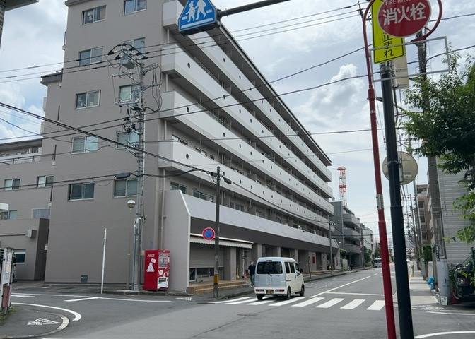 外観はマンション管理がされているかの目安になります。築年数が古いと、壁面は劣化してひび割れが生じることも！建物が古びていても細かいところが修繕されていると、きちんと管理されているなぁと感じるでしょう。