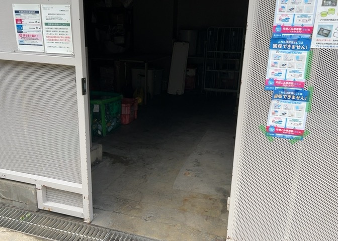 共有部分は、住民なら誰もが使える設備のこと。例えば駐車場やエレベーター、インターネット設備、セキュリティ設備などがあります。他にも、マンションの廊下・外部階段やエントランス・ゴミ置き場などがあります。