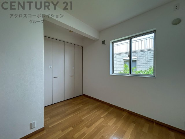 子供部屋…創造性や成長を促す遊びの空間を提供。学習や趣味に集中できる環境を整えます。個別のプライベートスペースは自己表現と自立心を育み、心地よい睡眠環境を整えリラックスできる場所を提供。