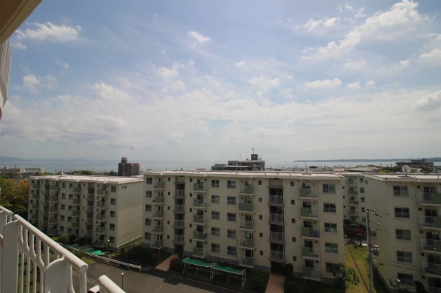 バルコニーからは海を望めます！