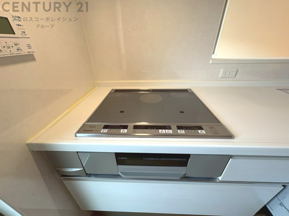 IHクッキングヒーターは高速で加熱し省エネで使いやすいく火を使わないため安全で、清掃も簡単です。調理制御がしやすく、食材を均等に加熱できます。