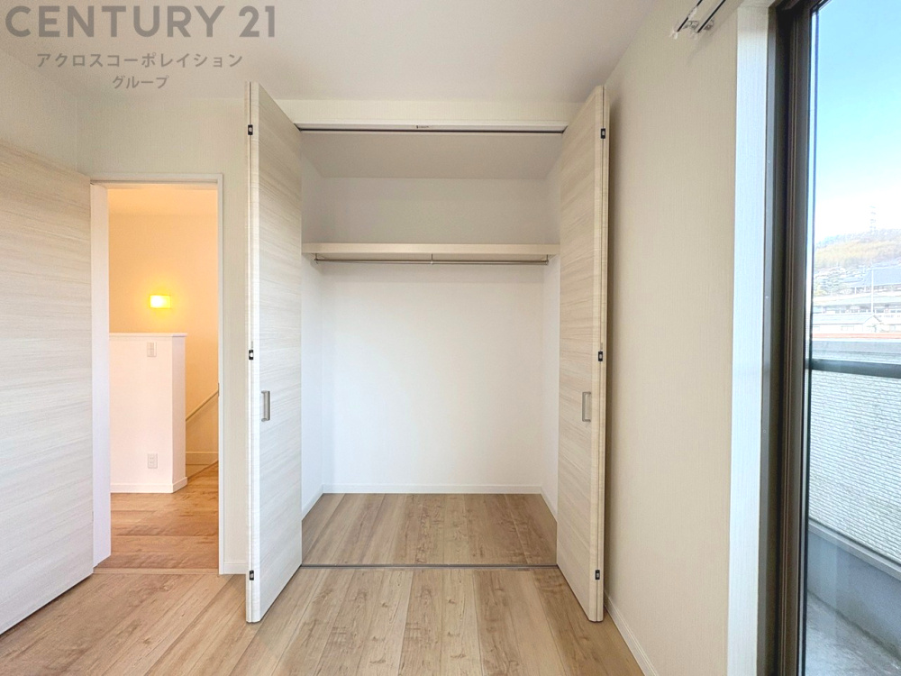 衣類やアクセサリー、小物類の収納が便利で整理整頓がしやすく、部屋の美観を保ちつつ、スペースを最大限に活用できます。衣服のしわやダメージを防ぎ、長持ちさせることができます。