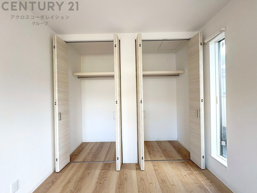 衣類やアクセサリー、小物類の収納が便利で整理整頓がしやすく、部屋の美観を保ちつつ、スペースを最大限に活用できます。衣服のしわやダメージを防ぎ、長持ちさせることができます。