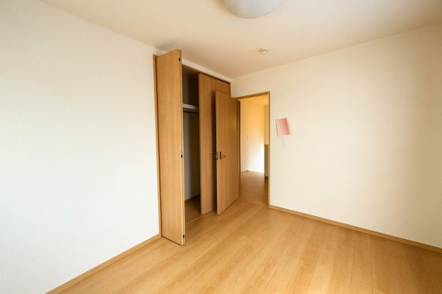個人の部屋や寝室として使える洋室です